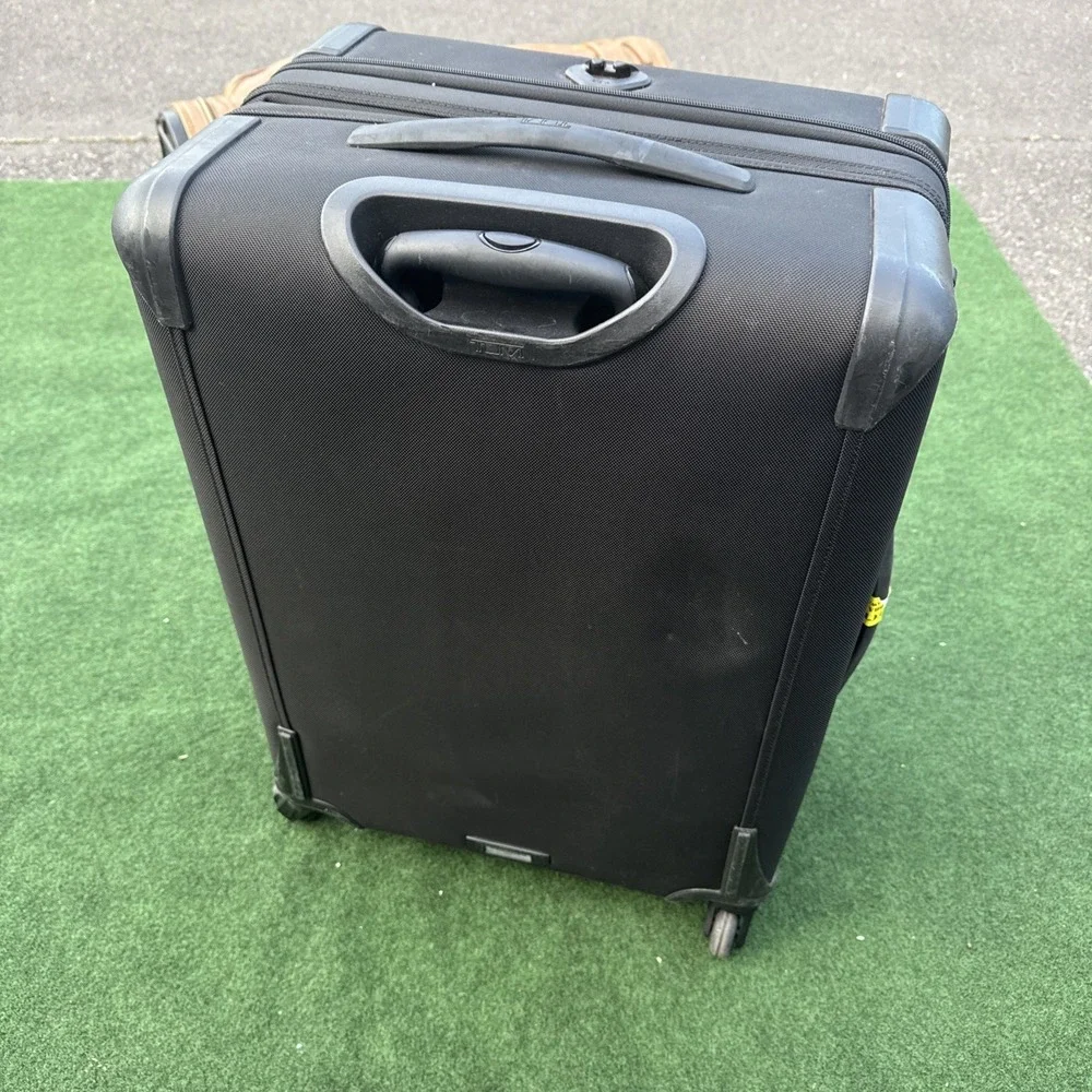 TUMI Alpha 2 Expandable 4 Wheel Carry On Black Ballistic Nylon Spinner Travel
